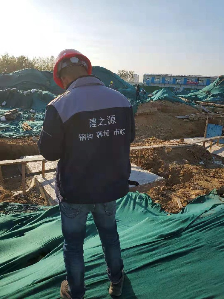 郑州首个垃圾分拣中心 “上岗”首日处理垃圾逾30吨